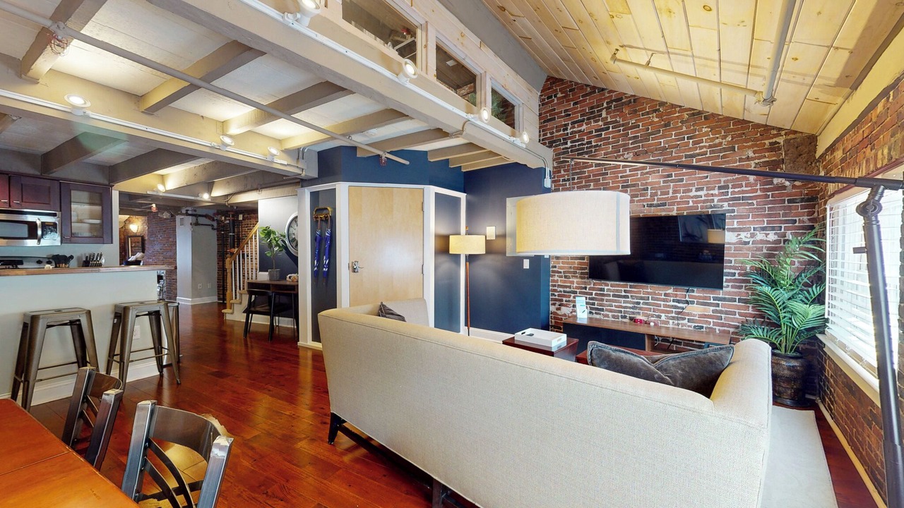 Photo of Livingroom in Government Center