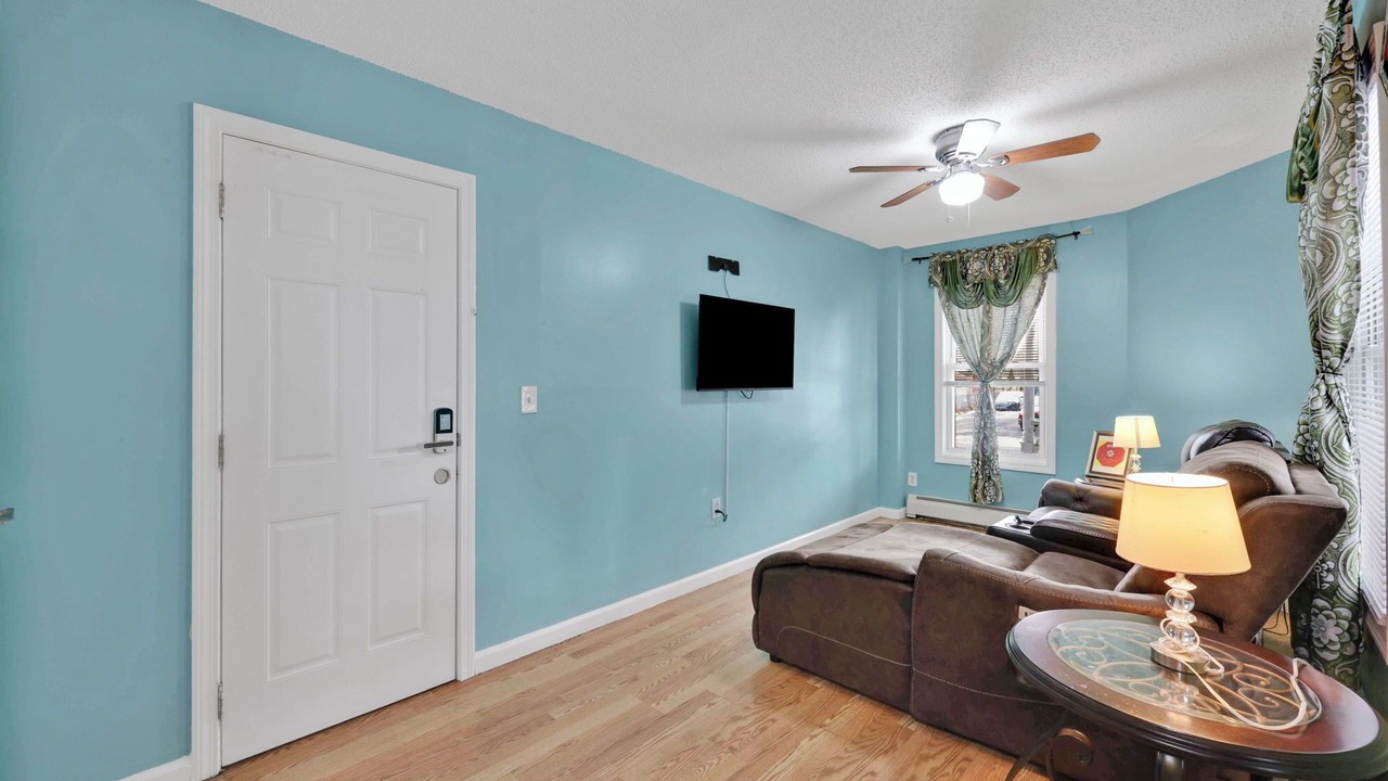 Photo of Livingroom in Asylum Hill