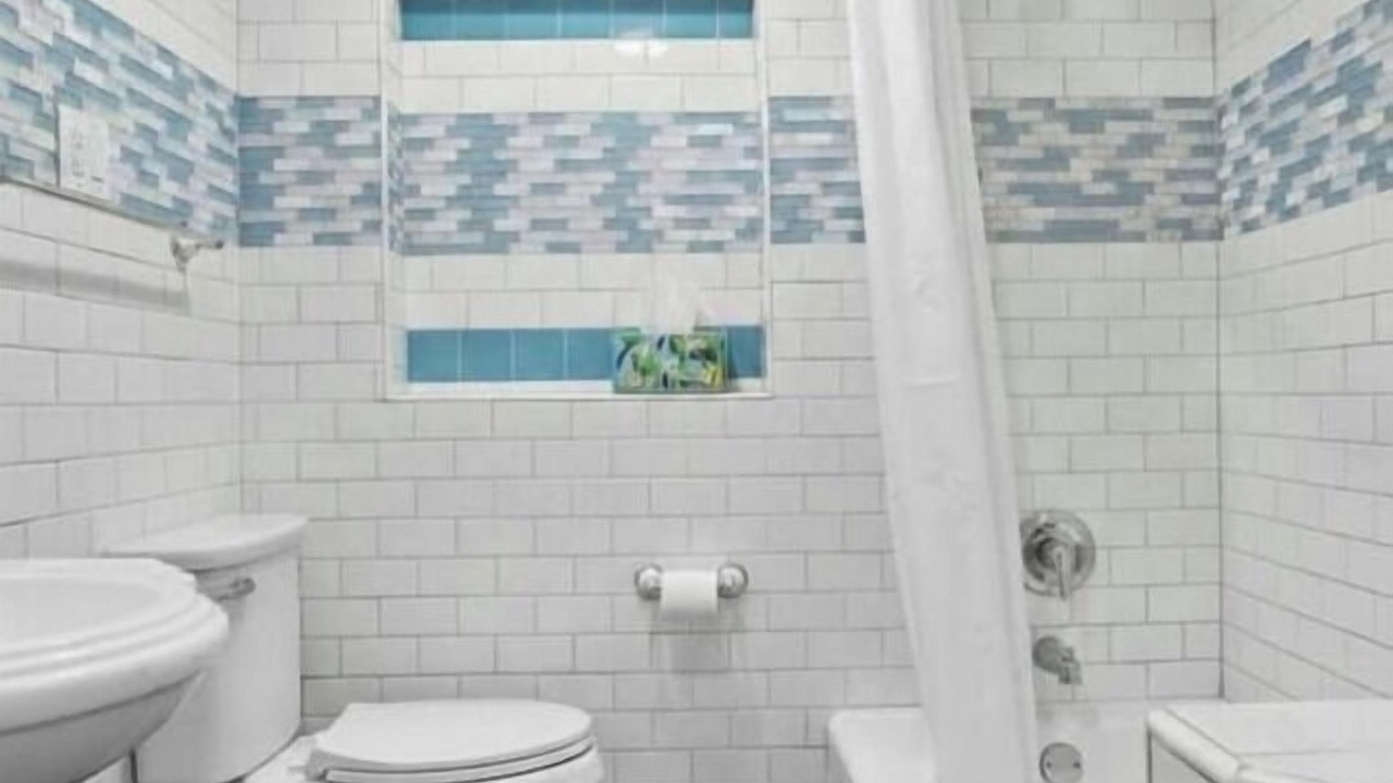 Photo of Bathroom in Woodridge