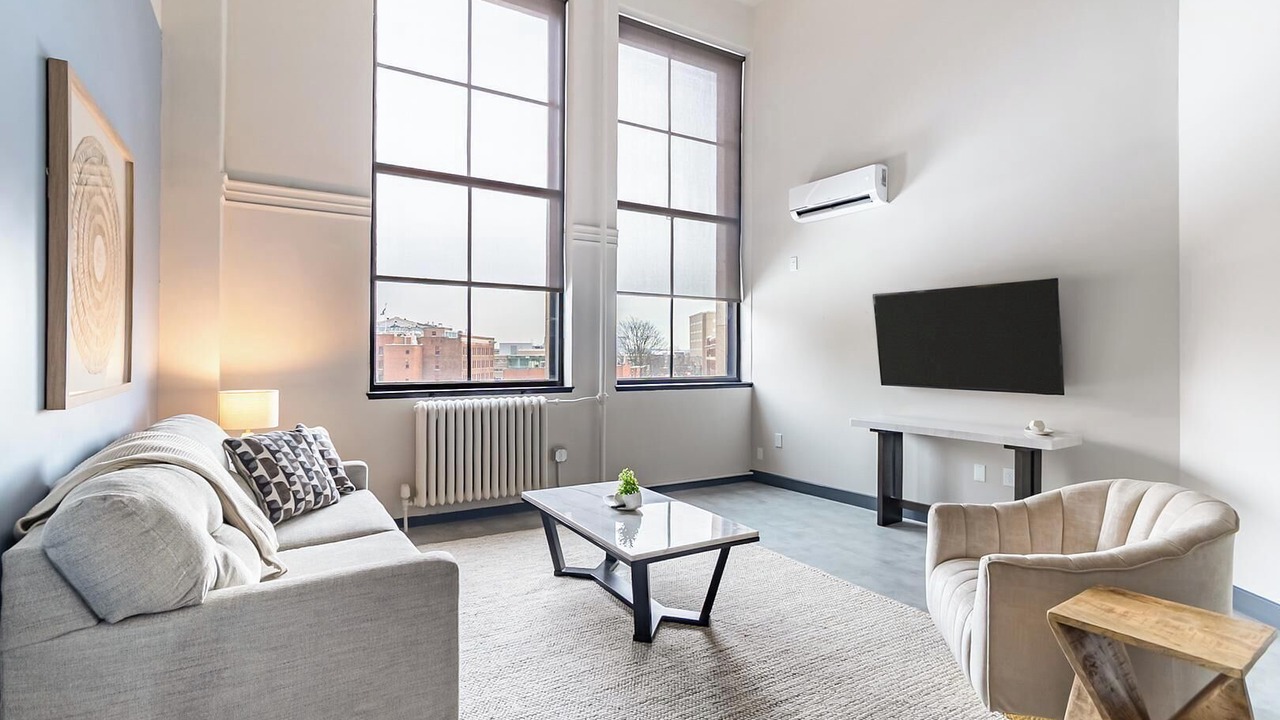 Photo of Livingroom in Downtown Hartford