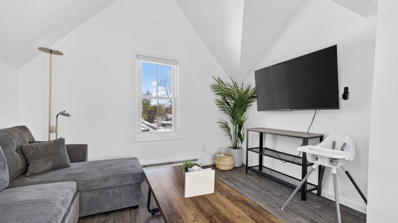 Photo of Livingroom in Westbrook Center