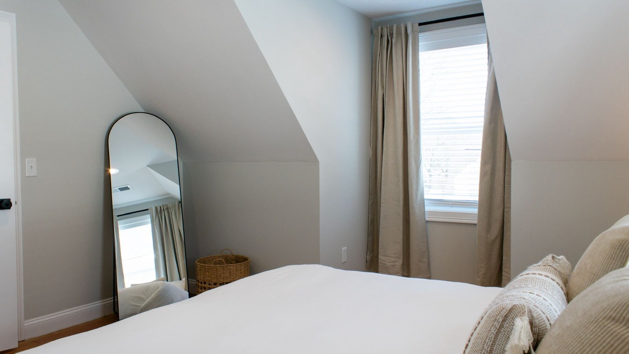 Photo of Bedroom in Saunderstown