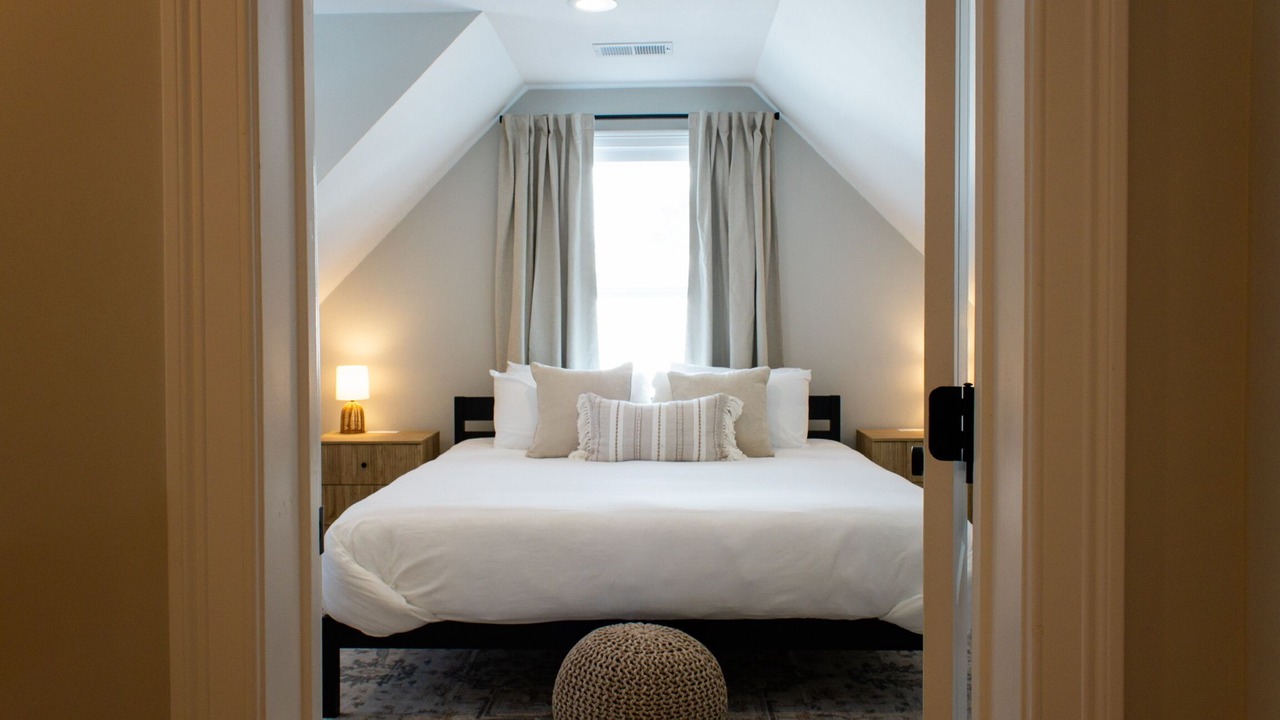 Photo of Bedroom in Saunderstown