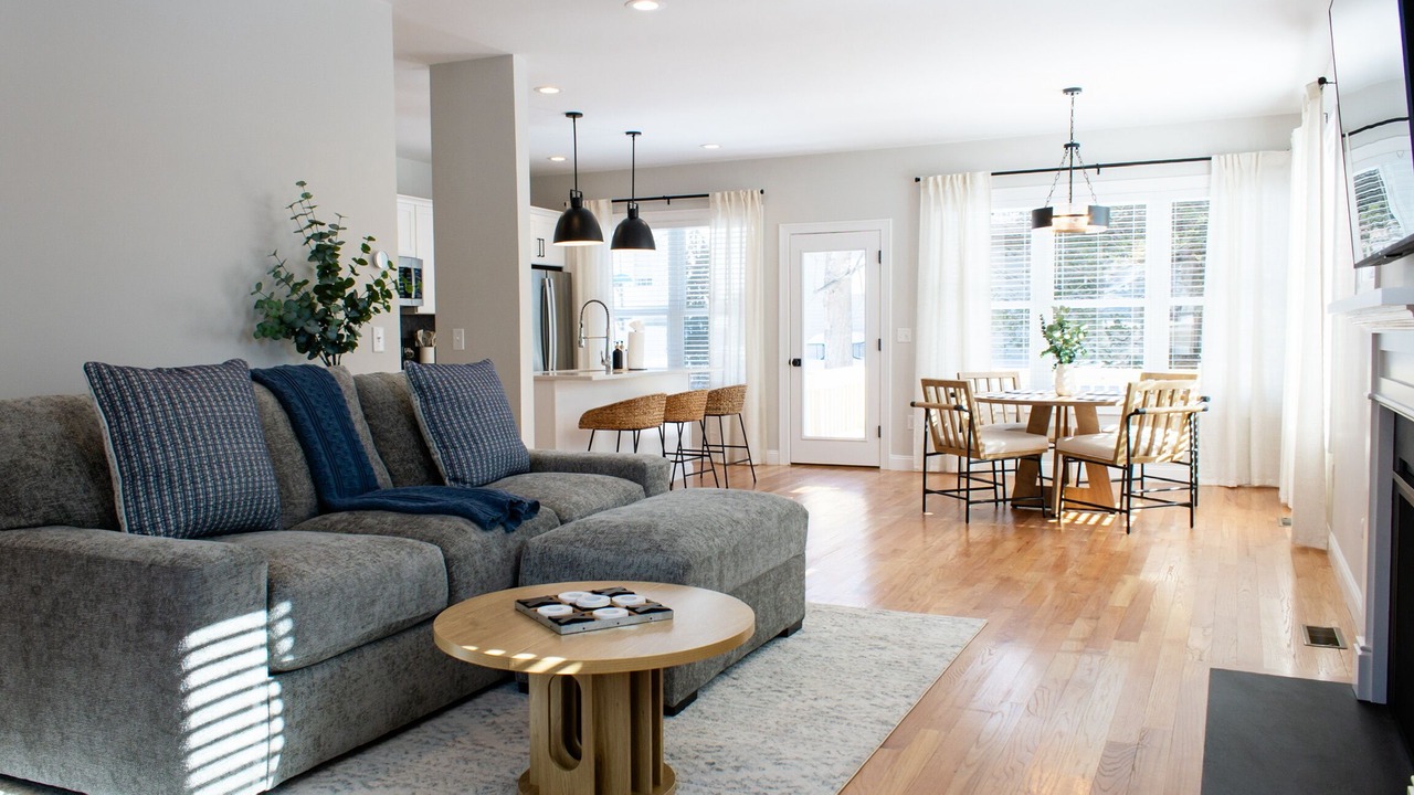 Photo of Livingroom in Saunderstown