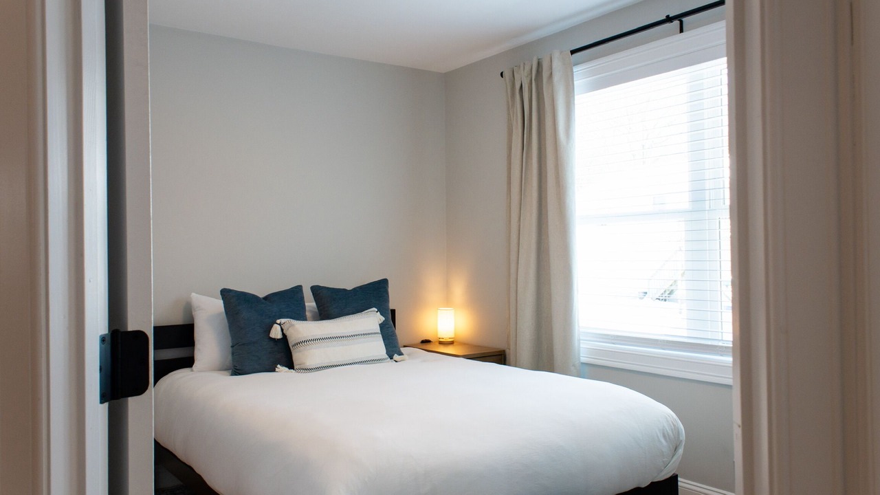 Photo of Bedroom in Saunderstown