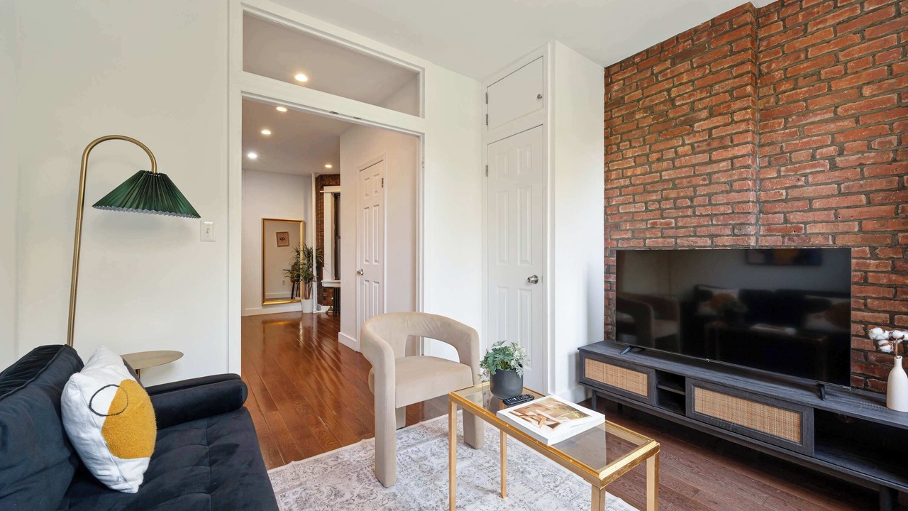 Photo of Livingroom in Chinatown