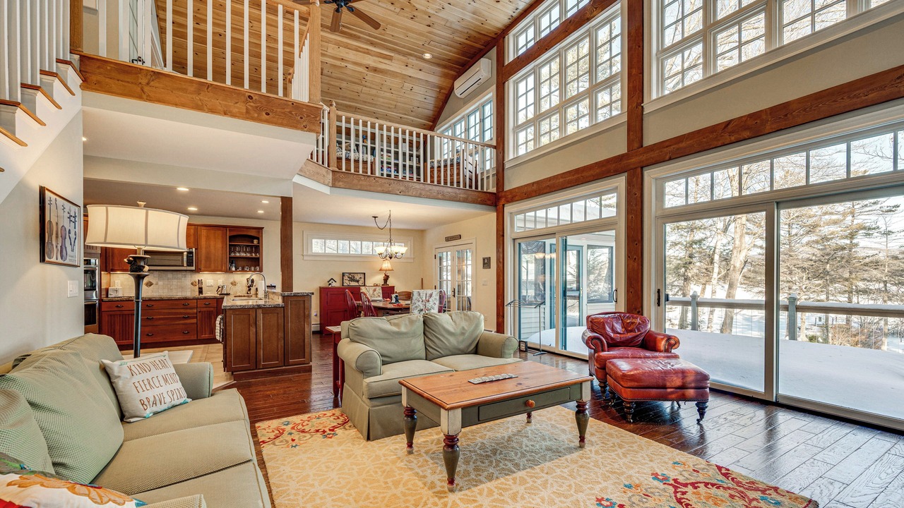 Photo of Livingroom in Moultonborough