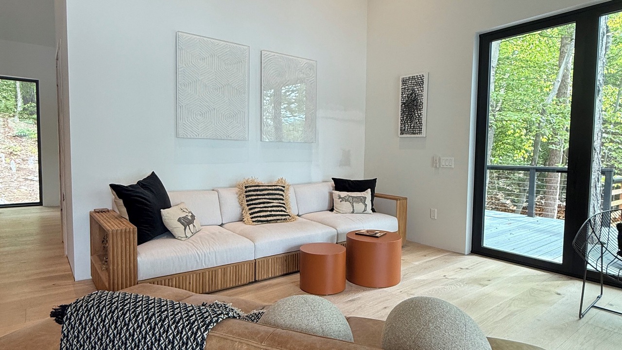 Photo of Livingroom in Alton Bay