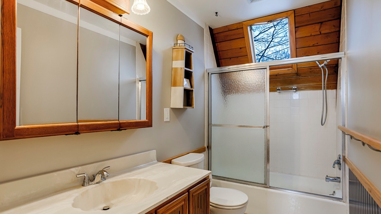 Photo of Bathroom in Town of Torrey