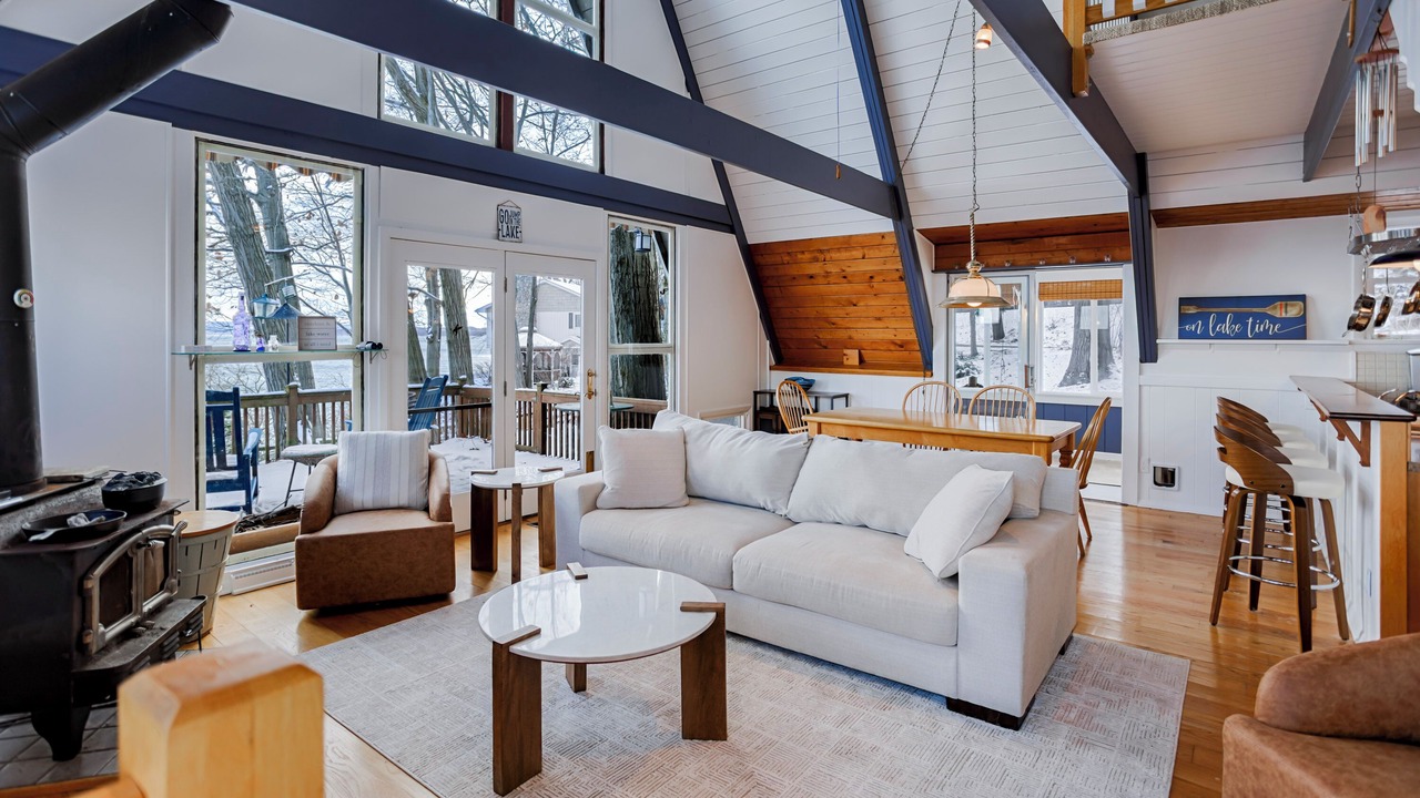 Photo of Livingroom in Town of Torrey