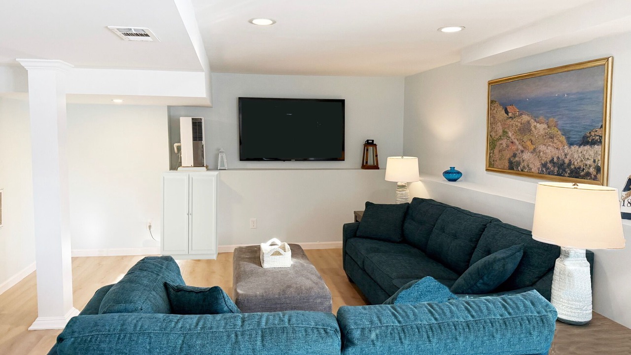 Photo of Livingroom in Saunderstown