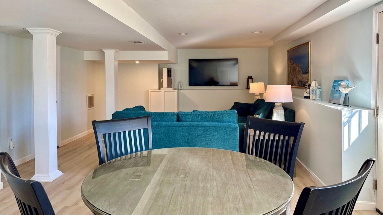 Photo of Livingroom in Saunderstown