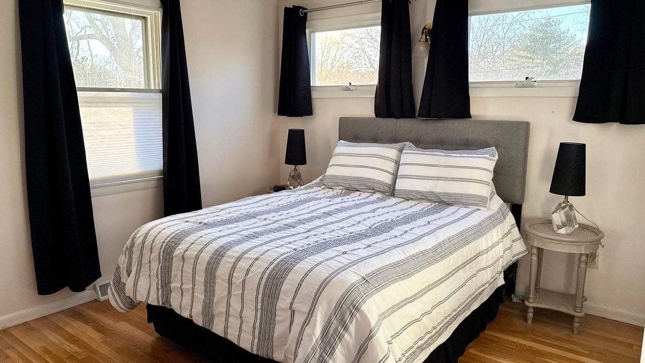 Photo of Bedroom in Saunderstown