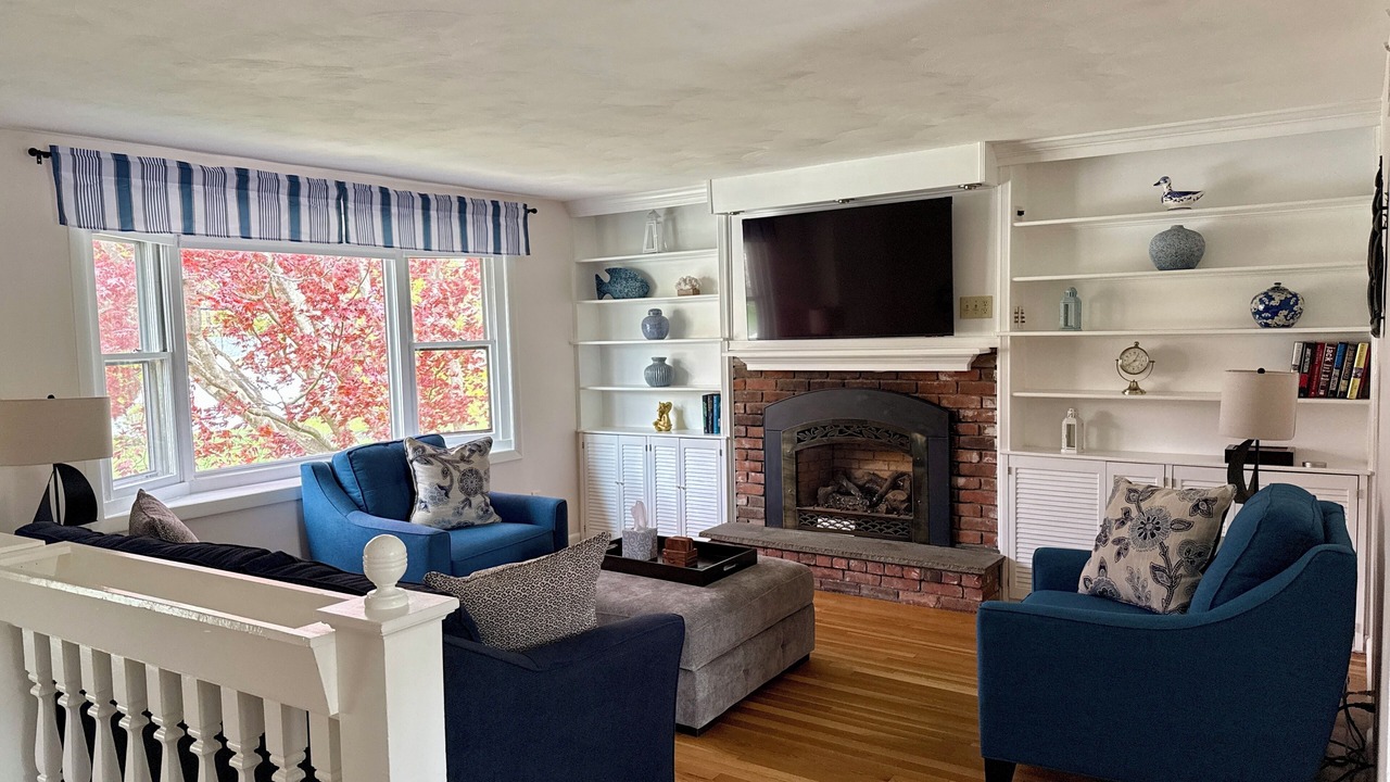 Photo of Livingroom in Saunderstown