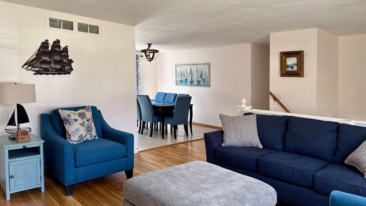 Photo of Livingroom in Saunderstown