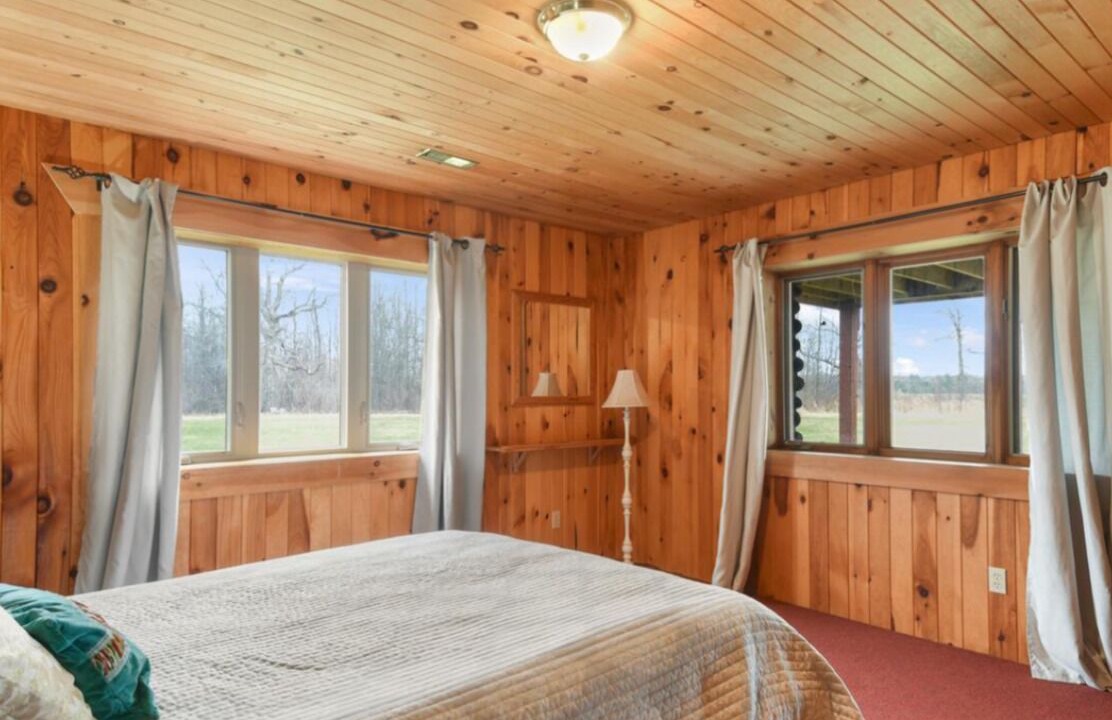 Photo of Bedroom in Front of Yonge