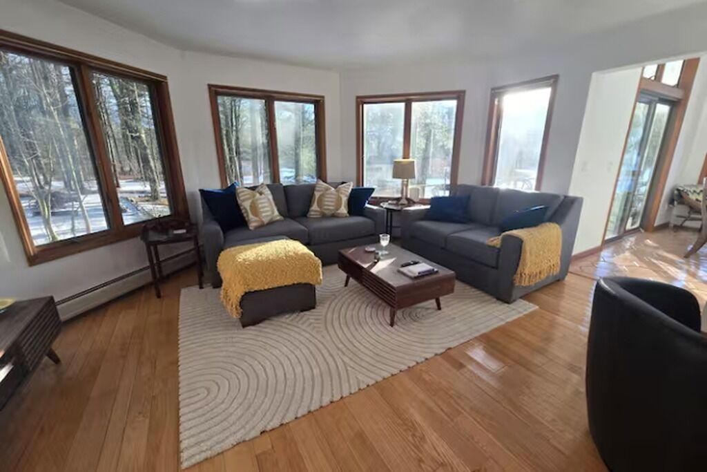 Photo of Livingroom in Poultney