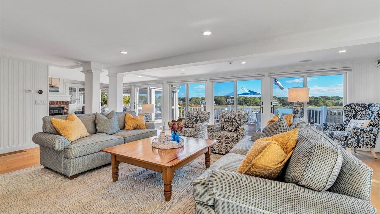 Photo of Livingroom in East Falmouth