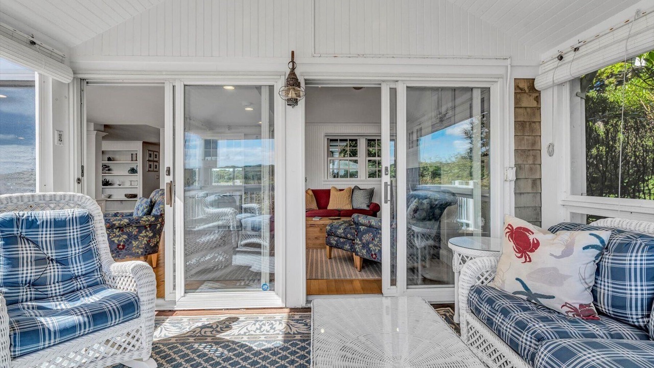 Photo of Livingroom in East Falmouth