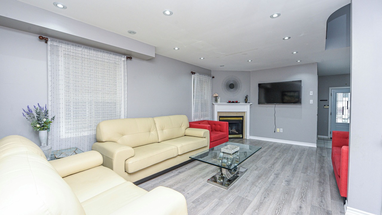 Photo of Livingroom in Meadowvale Village