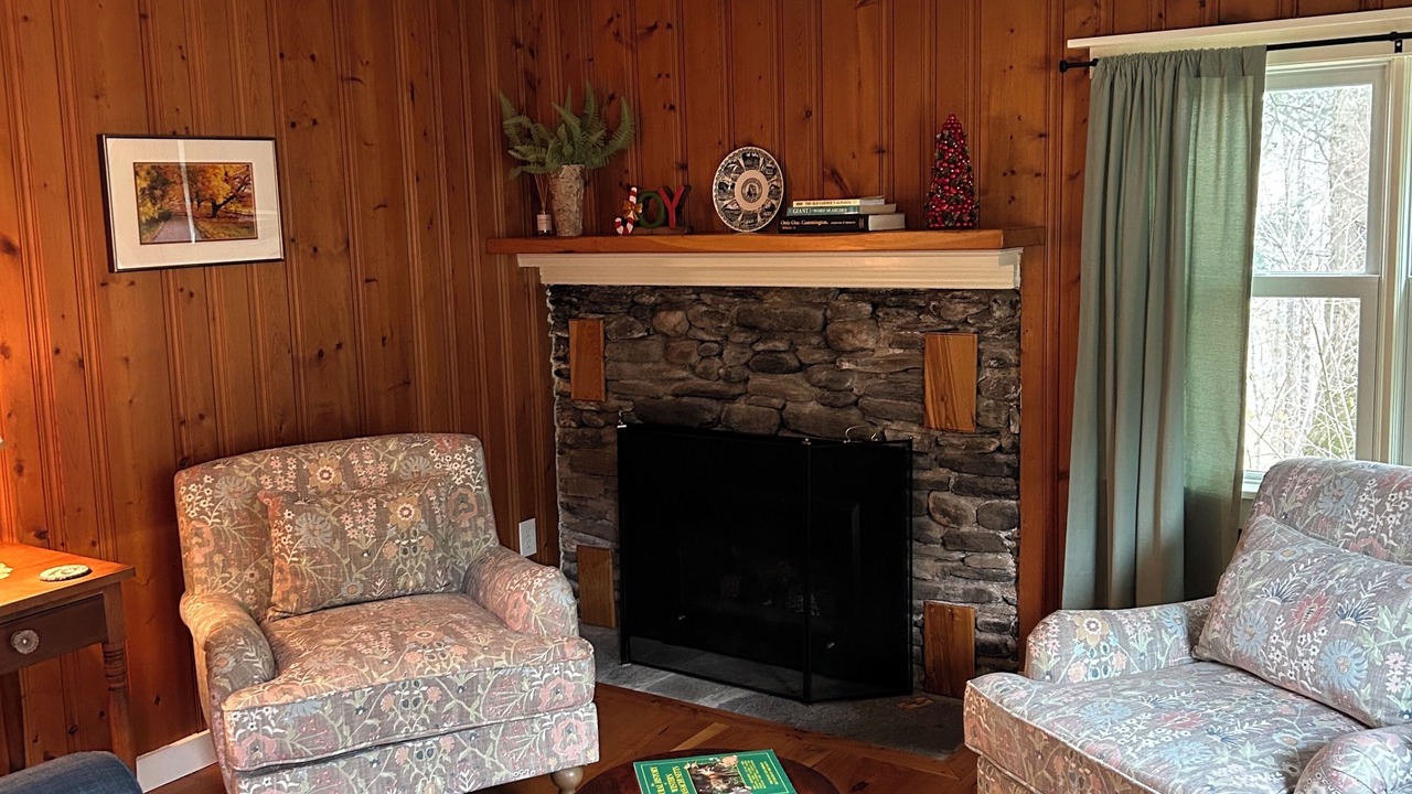 Photo of Livingroom in Cummington