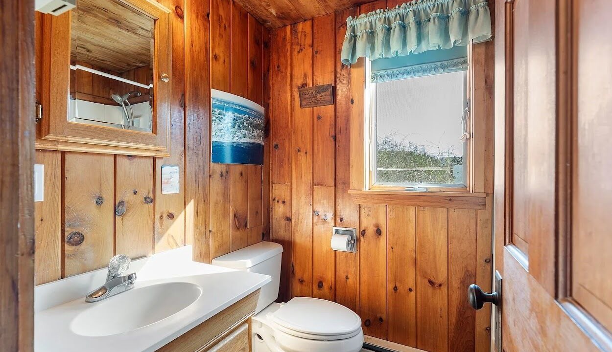 Photo of Bathroom in Mid-Coast and Islands