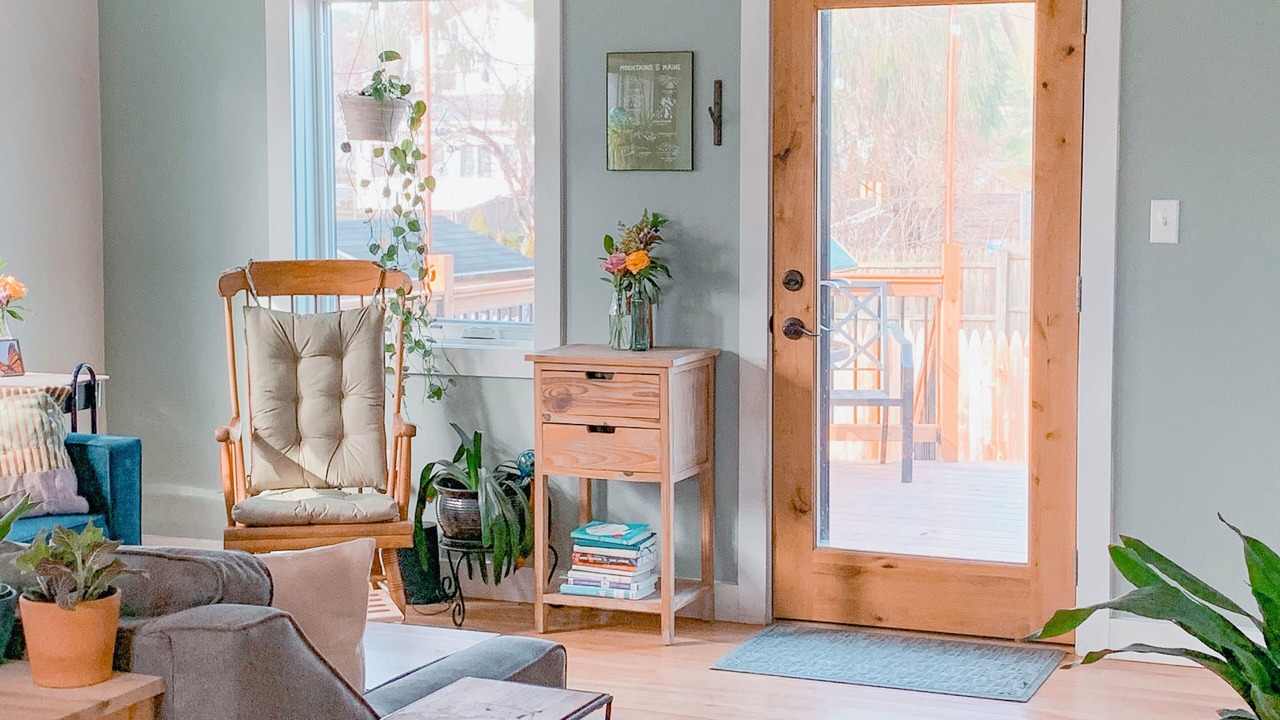 Photo of Livingroom in Back Cove