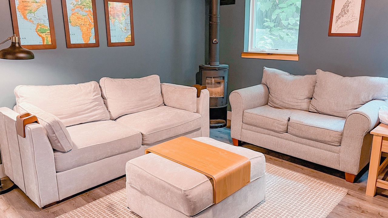 Photo of Livingroom in Back Cove
