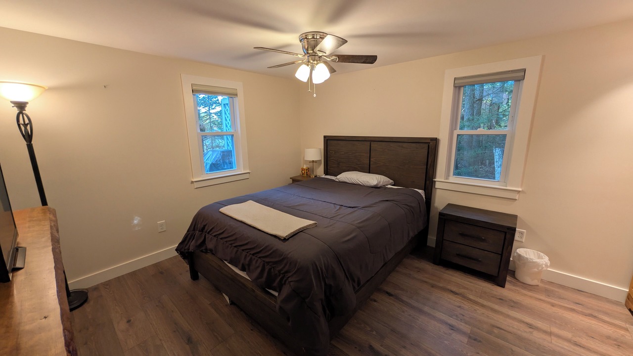 Photo of Bedroom in Lee