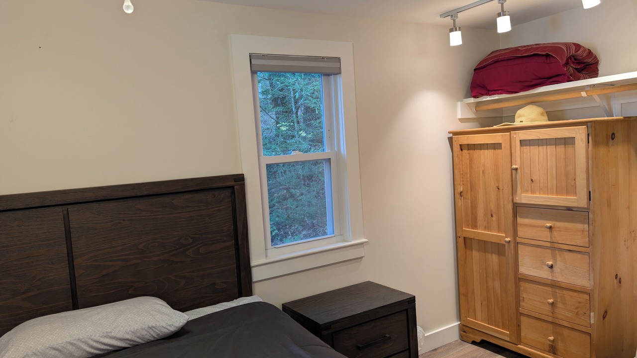 Photo of Bedroom in Lee