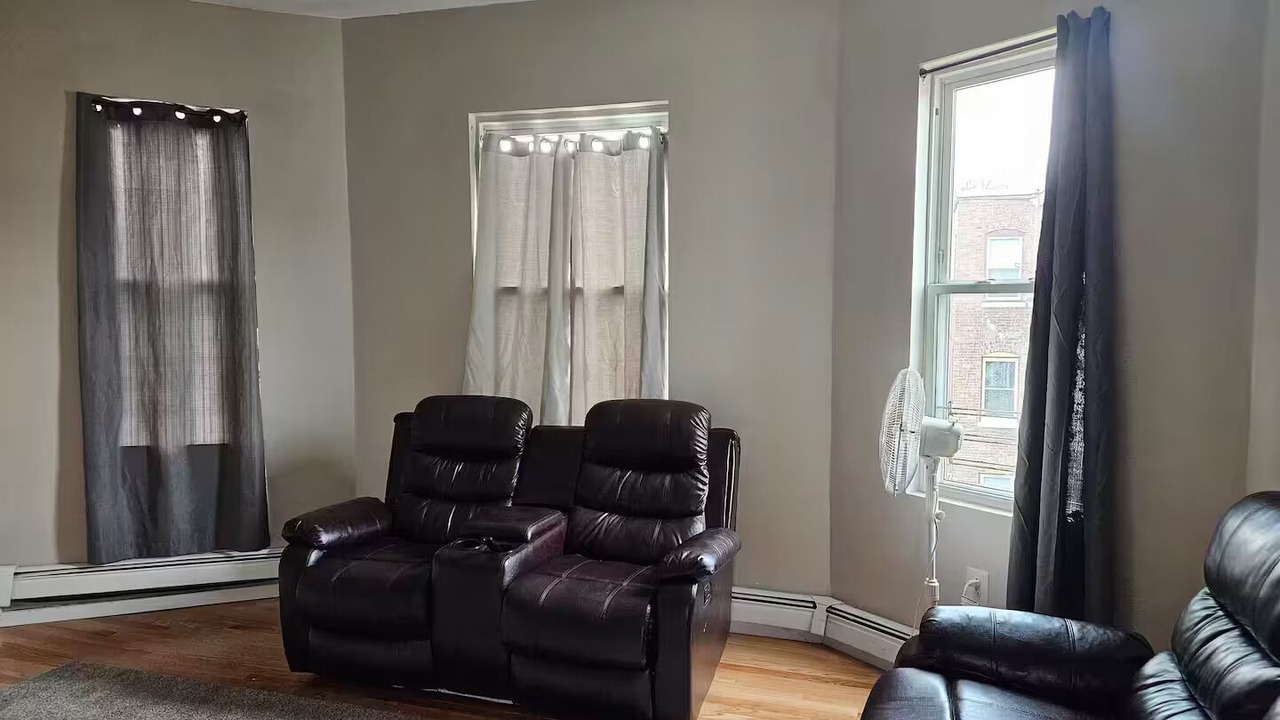 Photo of Livingroom in Roxbury