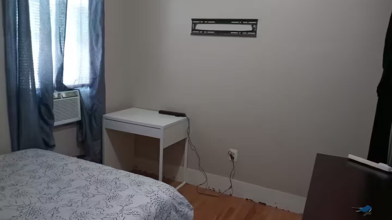 Photo of Bedroom in Roxbury