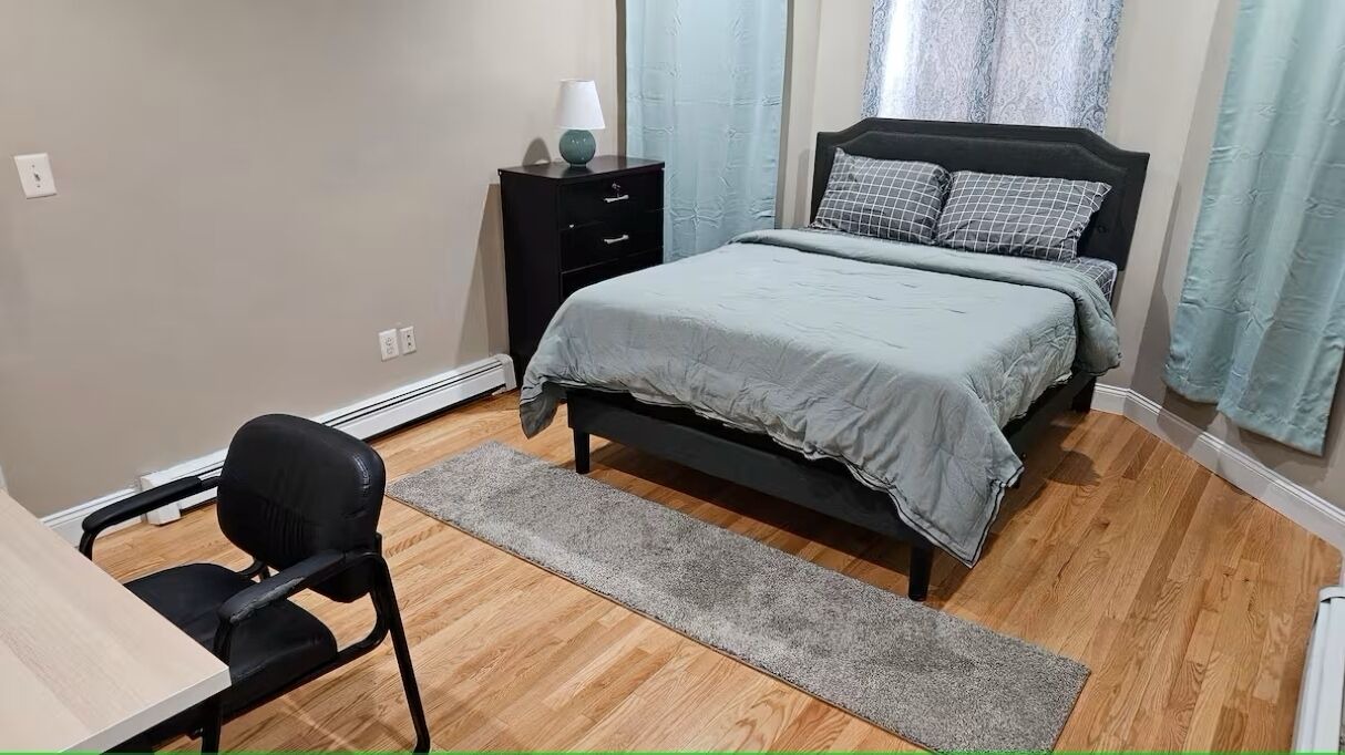 Photo of Bedroom in Roxbury