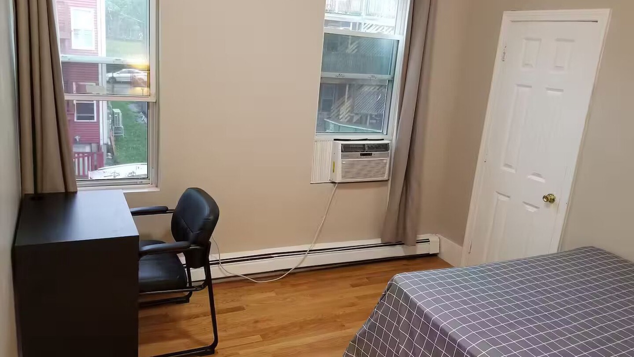 Photo of Bedroom in Roxbury