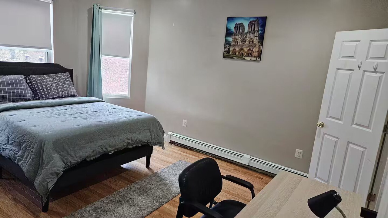 Photo of Bedroom in Roxbury
