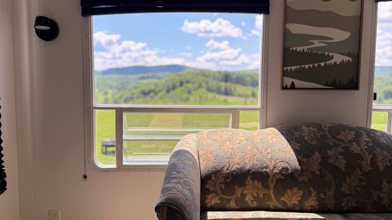 Photo of Livingroom in Town of Sharon
