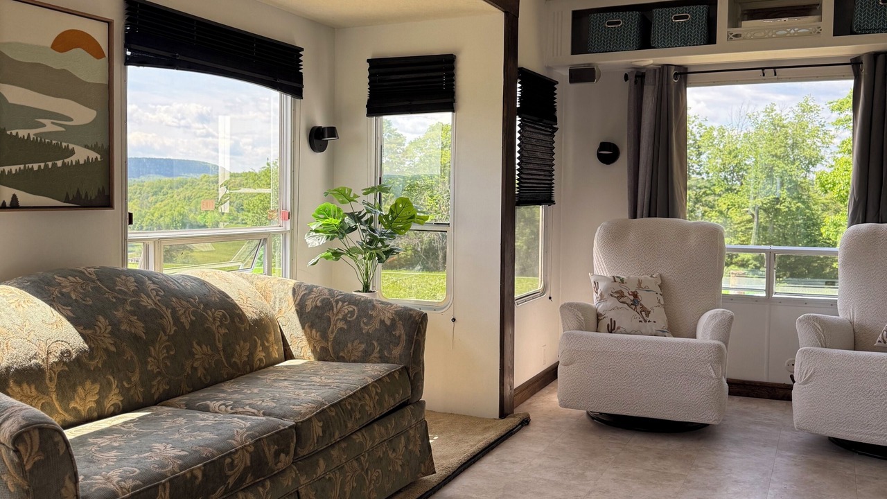 Photo of Livingroom in Town of Sharon