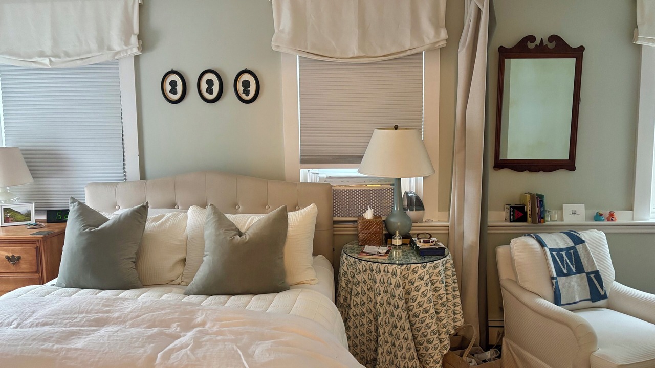 Photo of Bedroom in Medford Street - The Neck