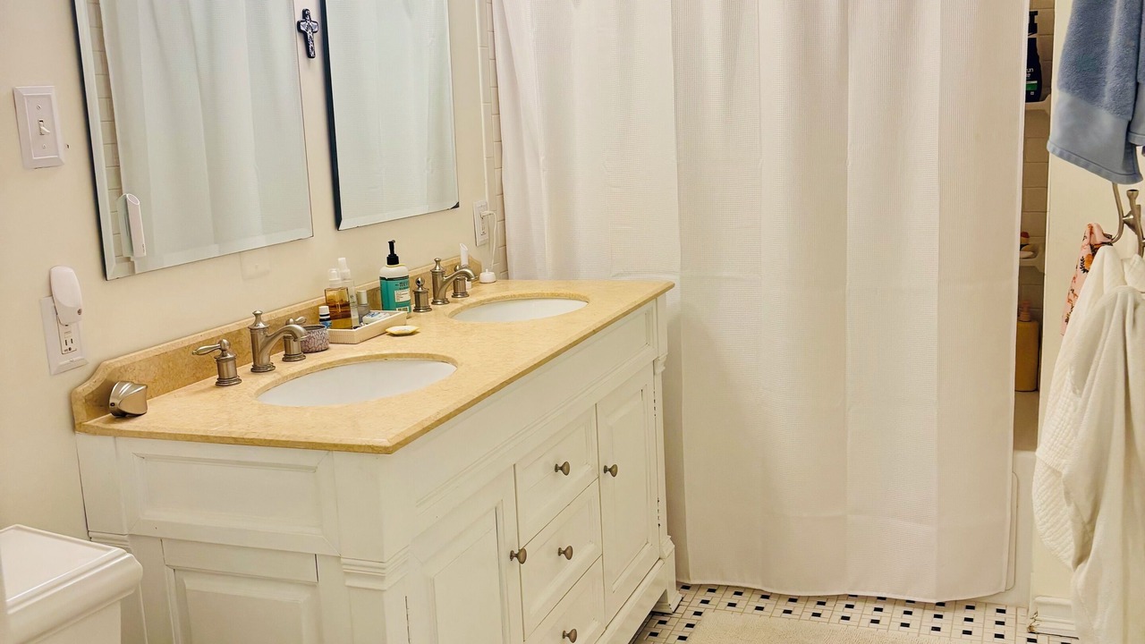 Photo of Bathroom in Medford Street - The Neck