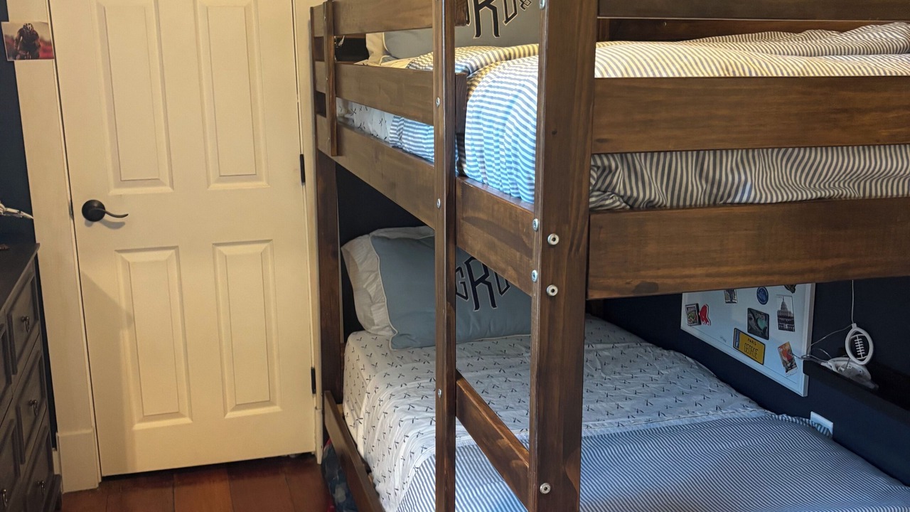 Photo of Bedroom in Medford Street - The Neck