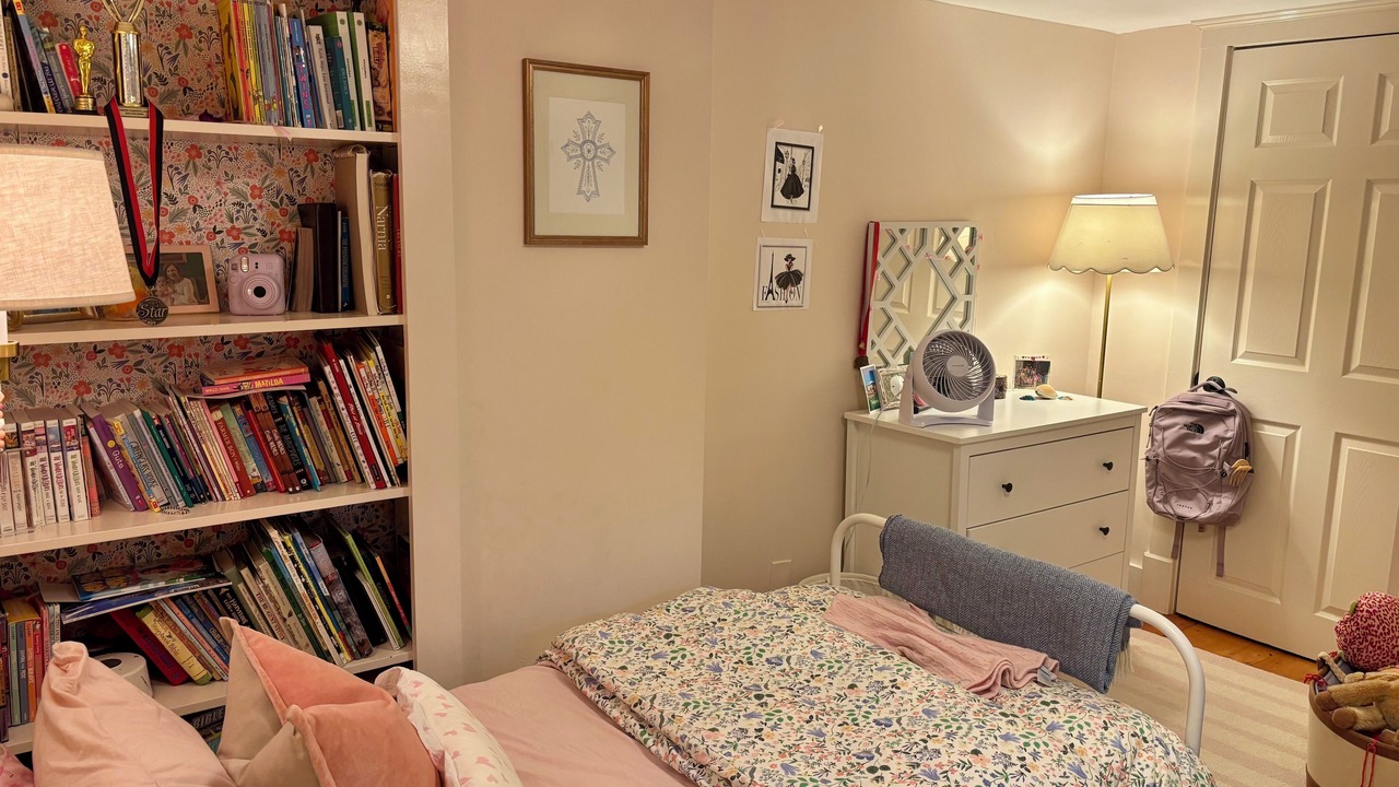 Photo of Bedroom in Medford Street - The Neck