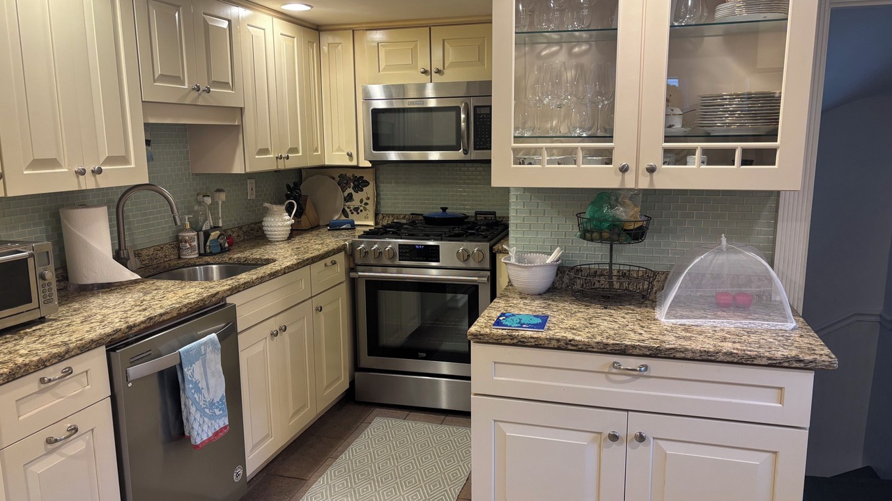Photo of Kitchen in Medford Street - The Neck