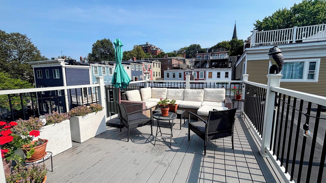 Photo of Outdoor in Medford Street - The Neck