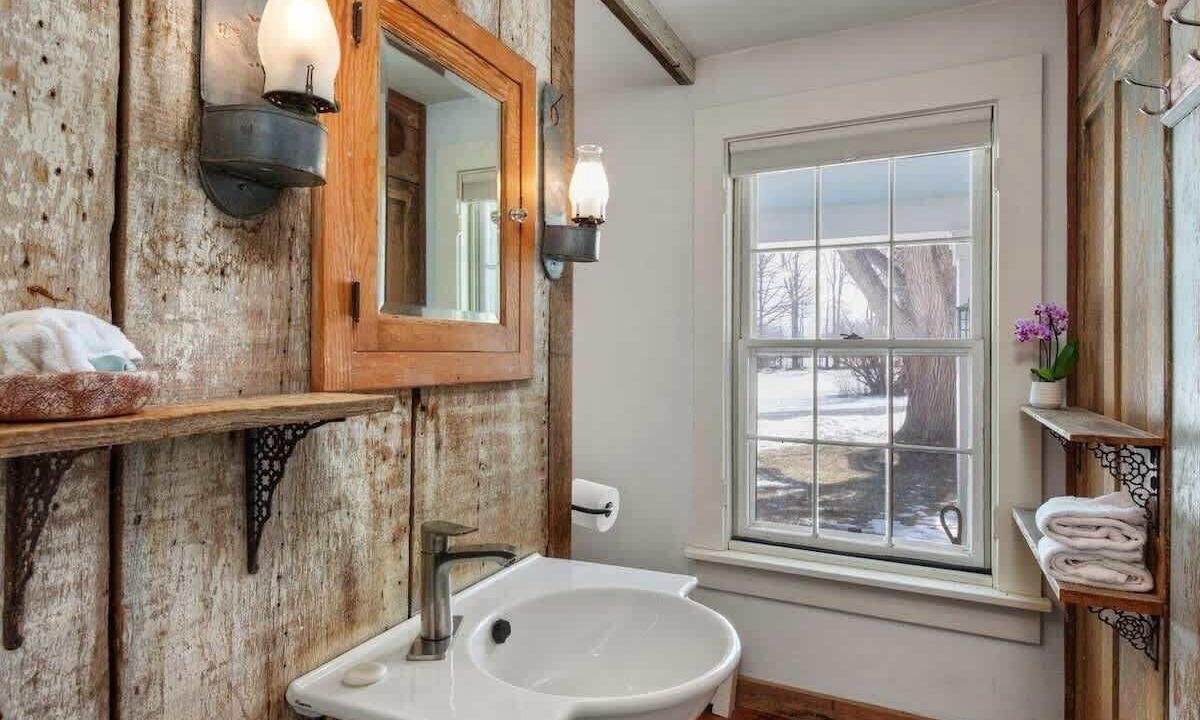 Photo of Bathroom in Addison