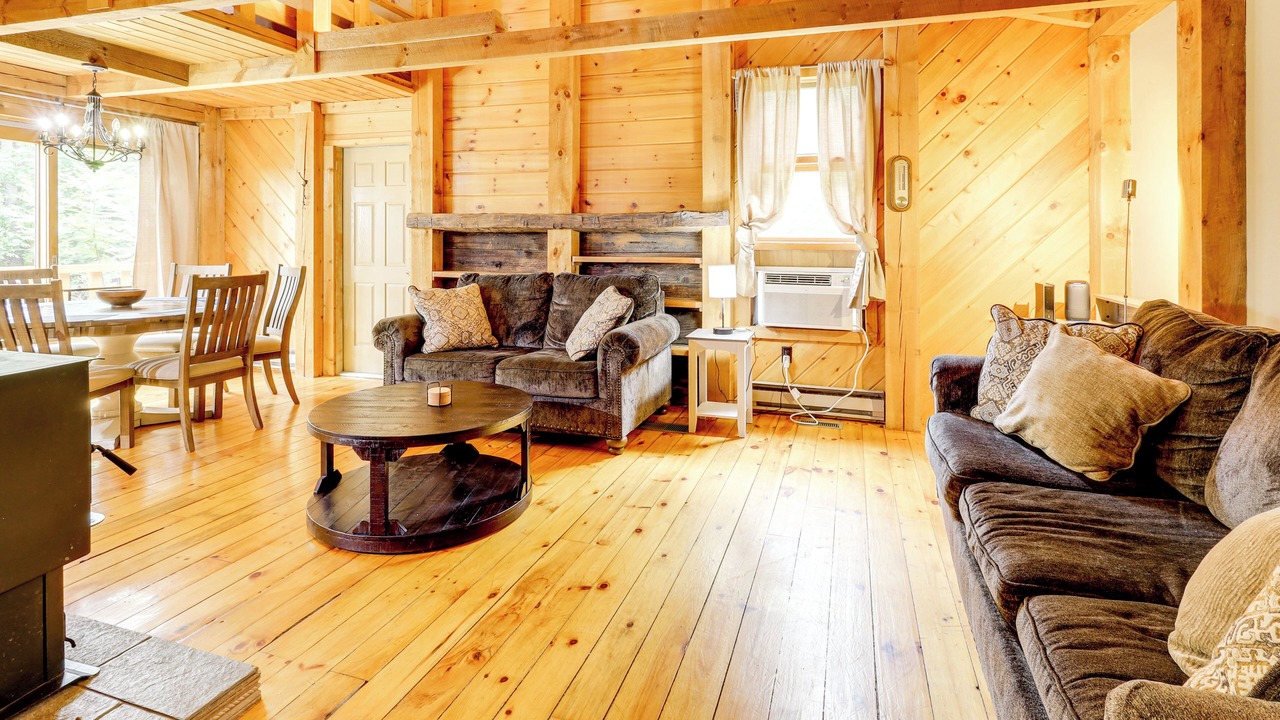 Photo of Livingroom in Queensbury