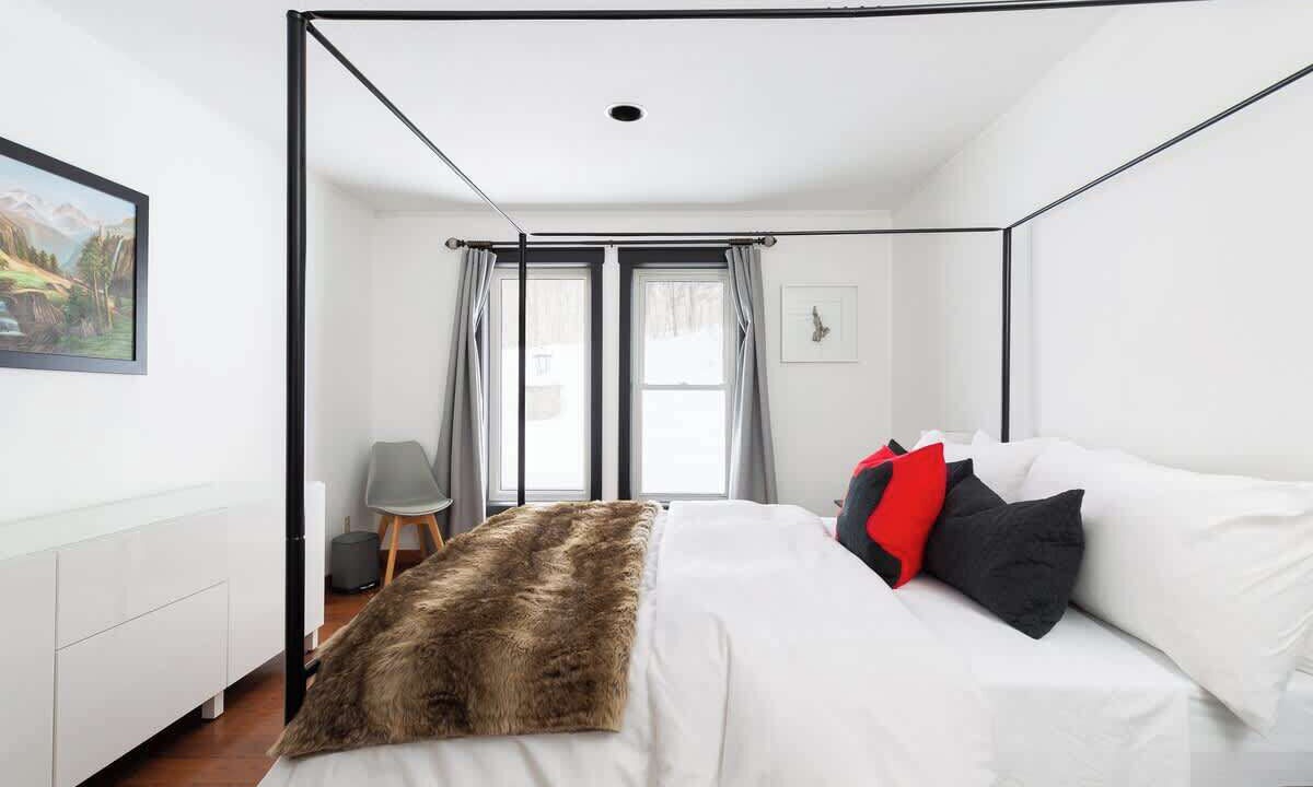 Photo of Bedroom in Lake of Bays