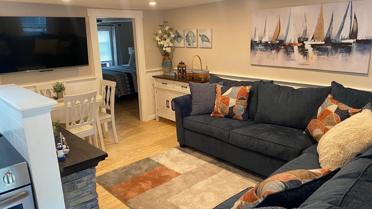 Photo of Livingroom in Weirs Beach