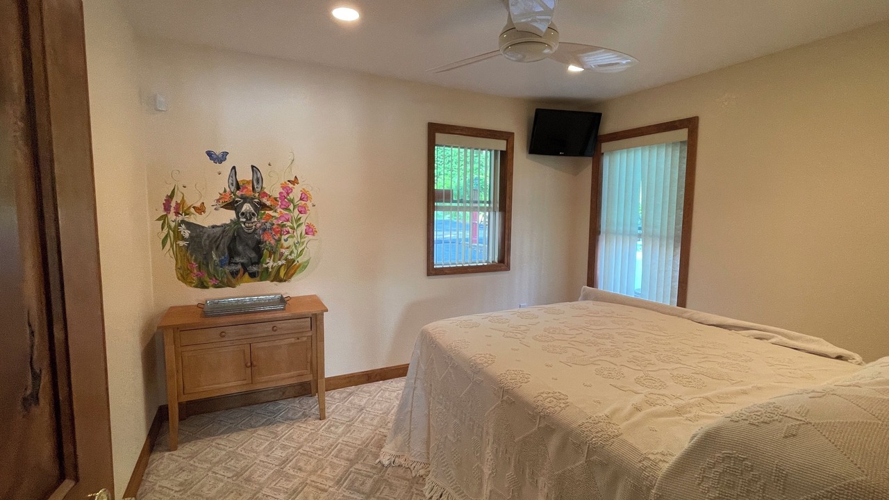 Photo of Bedroom in Shutesbury