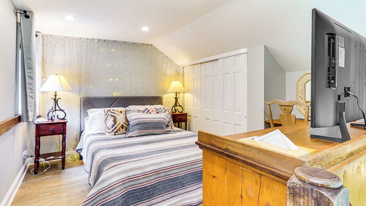 Photo of Bedroom in Redding Ridge