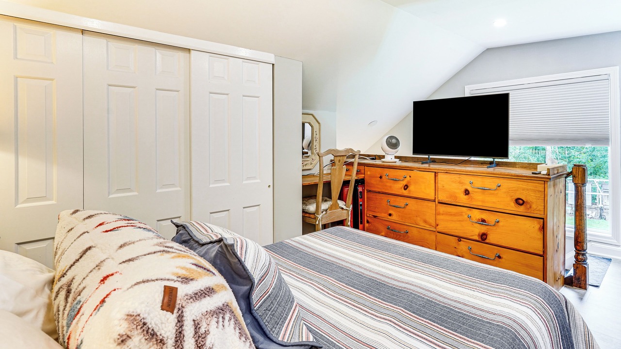 Photo of Bedroom in Redding Ridge